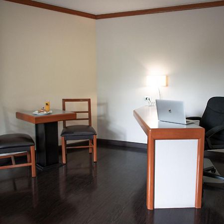 Hotel Abastos Plaza Μεξικό Εξωτερικό φωτογραφία