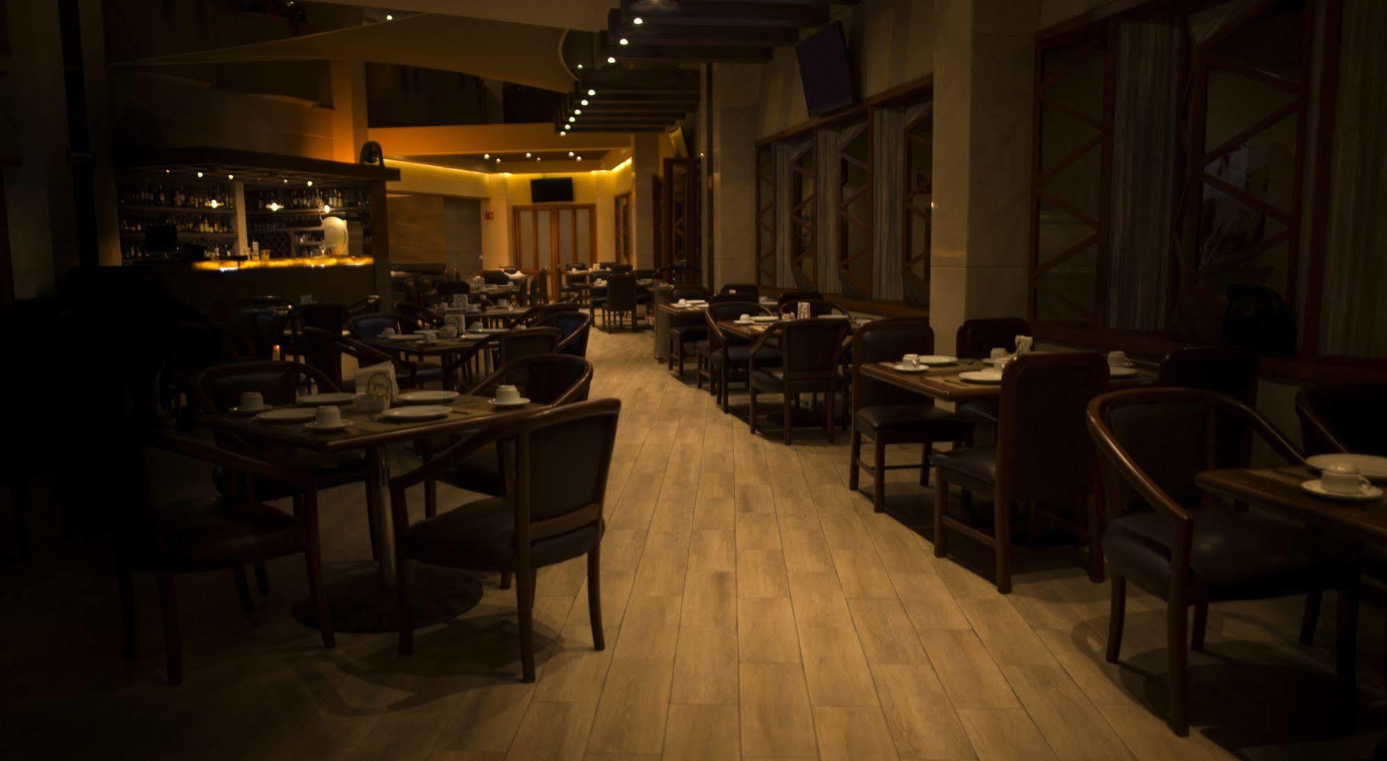 Hotel Abastos Plaza Μεξικό Εξωτερικό φωτογραφία